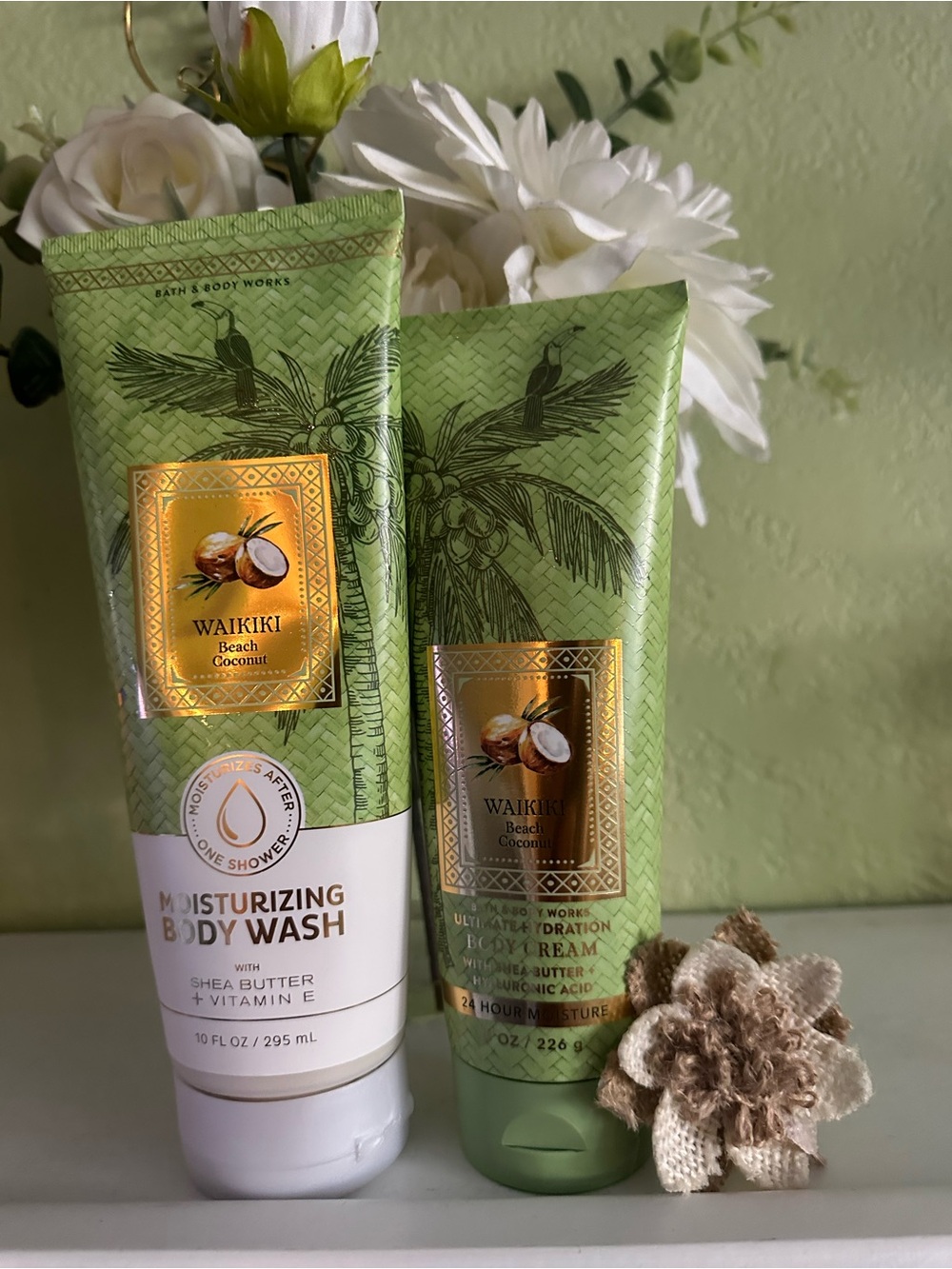Bath & Body Works Waikiki Beach Coconut Moisturizing Body Wash & Cream - Green